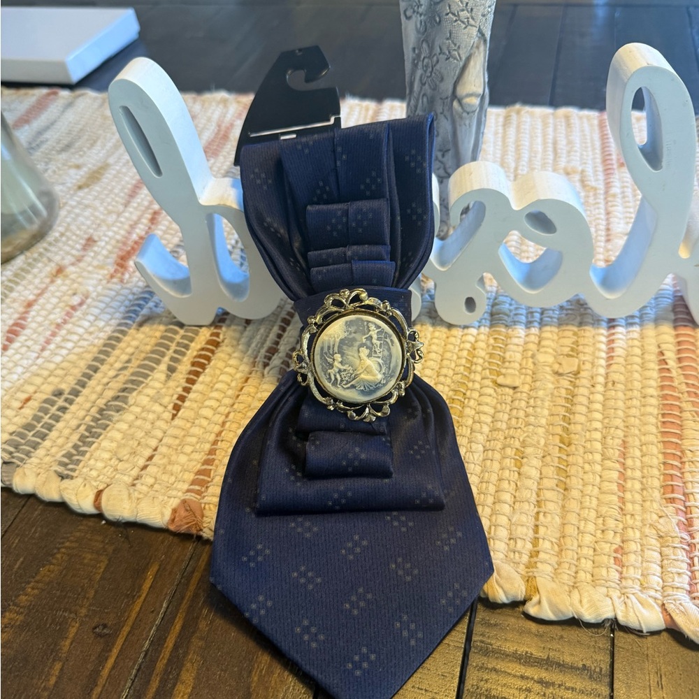 Tie Nexklace